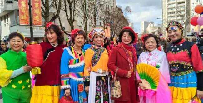 【东西视记】巴黎马年春节嘉年华彩妆大游行